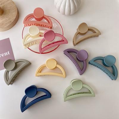 China Fashion 2022 Korean women hair claw clip fashion hair claw big clip main hook hair accessories women for sale