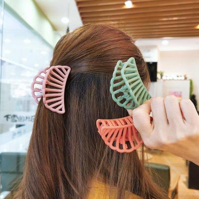 China 2022 Fashion Star Shape Hair Claw Clip Fan Shape Fashion Hair Claw Clip Head Big Catch All Match Hair Accessories Women for sale