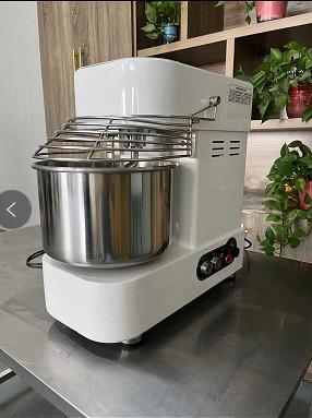 China 1.1kw Spiral Bread Mixer 5kg Professional Spiral Dough Mixer For Home for sale