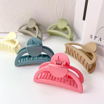 China Korea Soft Cream-cloured Acrylic Hair Claw Clips Korean Hair Accessories Claw Hair Clips 2021 for sale