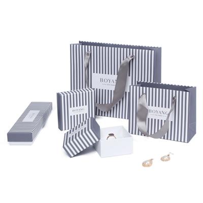 China Custom Cheap Fashionable Eco-friendly Christmas Gift Packing Box Stripe Paper Jewelry Box for sale