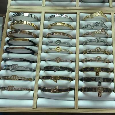 China 2021 New 316L Stainless Steel Jewelry Gift Multicolor Gold Plated Carved Exquisite Cut Out Bracelet Fashion Jewelry TRENDY Jewelry Bride for sale