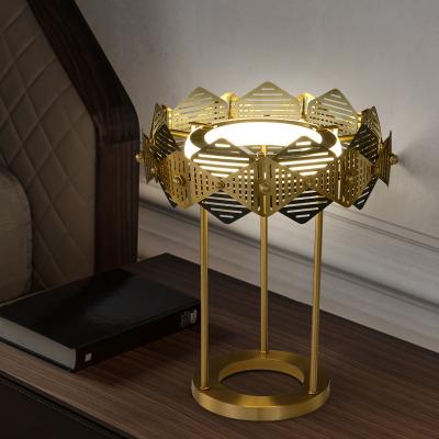 China Modern Luxury Mail Table Lamps Gold Bedside Lamp For Bedroom Living Room Decoration European Home Desk Lamp for sale