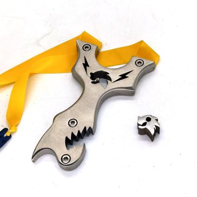 China New Product Stainless Steel Slingshot High Accuracy Precision Slingshot Outdoor Fast Pressing Slingshot for sale