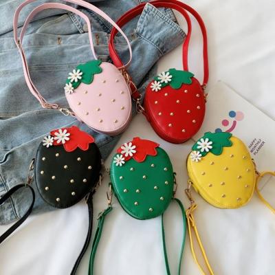 China Cute Princess Handbags Coin Purse Mini Messenger Bags All-Match Key Cartoon Strawberry Girls Kids Shoulder Bags Fashion 3075 for sale