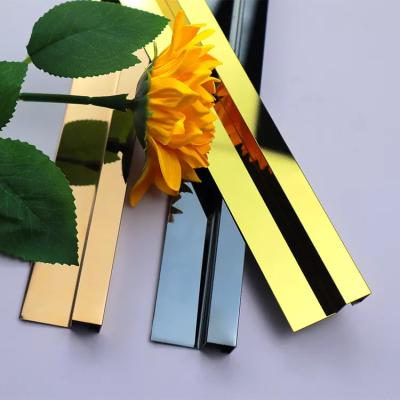 China Ajuste personalizado de la teja de la decoración de las tiras de la esquina del acero inoxidable de la perforación libre en venta