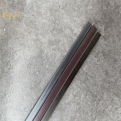 China U dá forma à guarnição que de aço inoxidável da telha a linha fina preta terminou o comprimento 2438-3048MM à venda