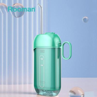 China Outdoor Oral Care Dental Water Flosser 2023 Oral Irrigator Water Flosser Teeth Cleaning Device for sale