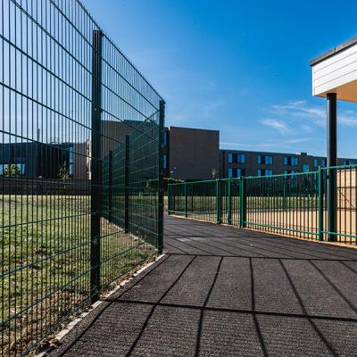 China Easily Assembled Fence With Privacy Building Galvanized Steel Wire Mesh Fence for sale