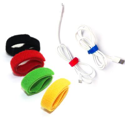 Chine Self Adhesive Colored Nylon P Type Hook And Loop Cable Tie With Logo Custom Printed Size Color Nylon Hook And Loop Cable Tie à vendre