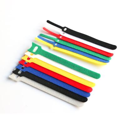 Cina Self Adhesive Reusable Tying Cable Ties With Adhesive Tape Double Sided Hook And Loop Sizes 2 And 5 Colors in vendita