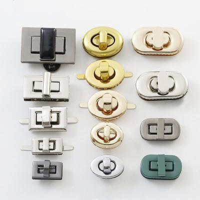 China Wholesale Corrosion Resistance Zinc Alloy Ladies Bag Accessories Closure Buckle Metal Lock Oval Clasp for sale