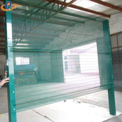 China Easily Assembled Airport Anti-Cut Security 358 High Security Barrier for sale