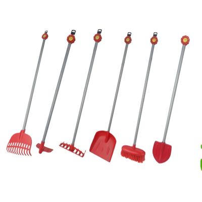 China PP Kindergarten Tools Kids Leaf Rake, Wooden Handle, Kids Rake for sale