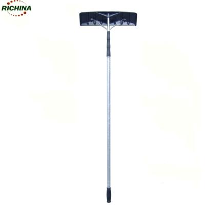 China Heavy Duty Roof Snow Scraper Roof Snow Scraper Snow Rake With Long Pole Handle for sale