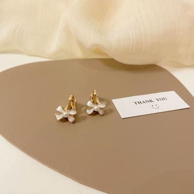 China Korean Vintage Earrings Vershal A751 18k Gold Plated Oil Drop Bow Pearl Stud Earrings Elegant Jewelry For Women for sale