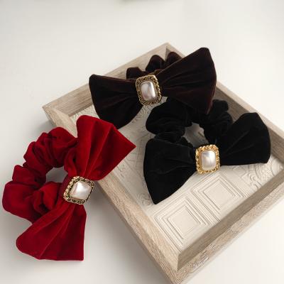 China Fashion Vershal D1-47 Vintage Designer Vintage Hair Scrunchies Velvet Bow Hair Rope Pearl Square Hair Scrunchies for sale