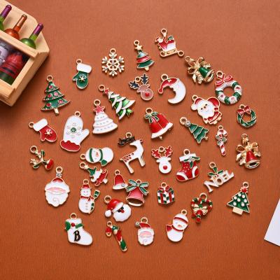 China Vershal A614 Oil Drop Christmas Model Accessory Charms Christmas Hot Sale Cute Jewelry DIY Accessory for sale