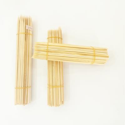 China Hot Stick 100% Natural Bamboo Round Biodegradable BBQ Grill Easily Cleaned Bamboo Skewer for sale