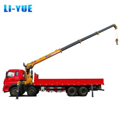 中国 Hydraulic Truck Mounted Telescopic Boom Crane 20 Tons Crane Truck Mounted 販売のため