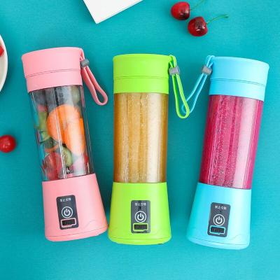 China 380ml USB Car Blender Juicer Cup Plastic Portable Personal Smoothies Mini Travel Blender Juicer for sale