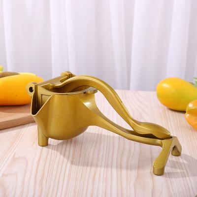 China 2021 New Design Hot Selling Portable Amazon Metal Hand Press Fruit Machine Citrus Juicer Portable Manual Juicer Viable for sale