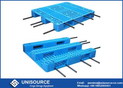 China Páletes plásticas resistentes reforçadas, capacidade de carga plástica azul da cremalheira das páletes 1.3T à venda