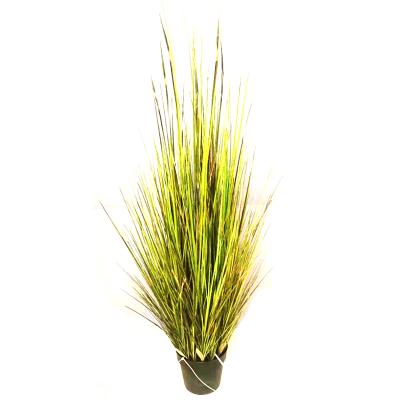 China Realistic/long lasting artificial grass in the black plastic pot for sale