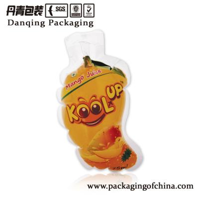 China Kundenspezifische Frucht geformter Einspritzungs-flüssiger Beutel für Mango-Getränk-Verpackentasche zu verkaufen