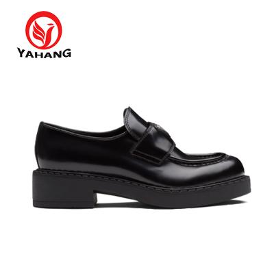 China Fashion Trend Fashion Women Loafers Shoes For Girls Lady Comfortable Black Leather Patent Leather Dress Shoes for sale