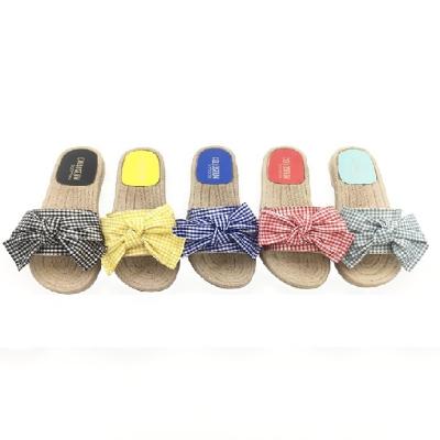 China Hot Sale Straw Grain Sole Lattice Pattern Color Bowknot Casual Flat Picked Slippers Fashion Trend Color For Outdoo for sale