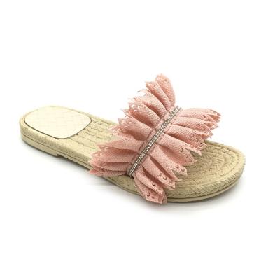 China Lovely Fashion Trend Fashion Slippers For Girls Fabirc Upper And Diamond Decoration Slippers For Party for sale