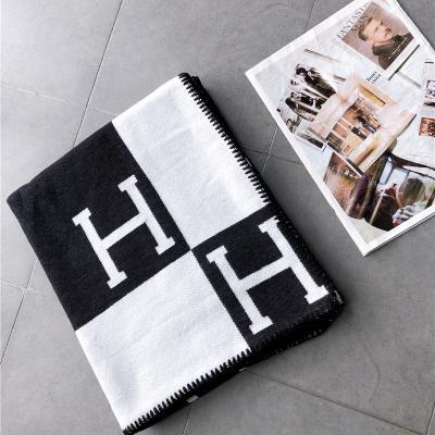 China Wholesale Anti-Static Hot Sale Luxury Jacquard Woven Fiber Cashmere Feel Letter H Bamboo Blanket Letter H Blanket From Amazon for sale