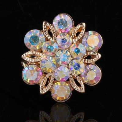 China Pageant Fashion Women Leaf Brooch Pin Wedding Bridal Pin Diamond Scarf Clothing Mini Bouquet Brooch Pin for sale