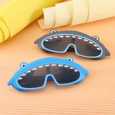 China Funny Shark Polarized Sun Glasses Silicone Glasses for Boys and Girls Wholesale UV Fashion Child Novelty Kids Sunglasses Les 400 for sale