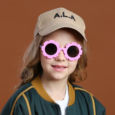 China Fashion Sunglasses Fashion Sun Flower Kids Silicone TAC Polarized Lens Sunglasses TPEE Polarized Sun Shades Glasses For Girls for sale