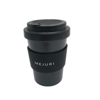 China Sustainable 16 OZ 450 ml black color reusable biodegradable bamboo fiber coffee mugs with black bamboo lid logo printed on silicone band for sale