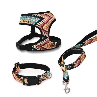 China Viable Ethnic Style Pet Accessories Stripe Adjustable Dog Collar Harness Leash Leash Outdoor Set for sale