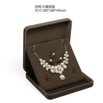 China New Design Fashion Brown Velvet Ring Velvet Bracelet Jewelry Luxury Necklace Set Large Pendant Box for sale