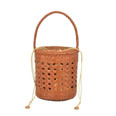 China High Quality Women Handbags Handmade Woven Handbags For Women Grain Leather Hollow Clip 2021 Ladies Bucket Handbags With Removable Cotton Pocket for sale