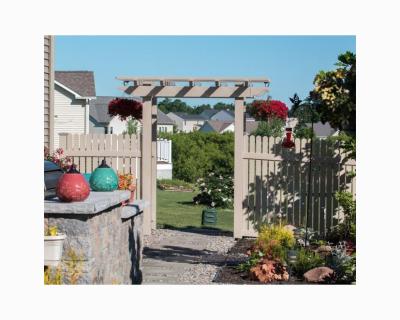 China Custom Easily Assembled 16 Years PVC Gate Residential Garden Fence Manufacturer for sale