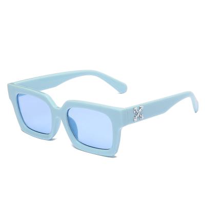 China Cost-effective 100% High UV Protection Fashion Eye-catching Glasses 2021 Unisex Sunglasses for sale