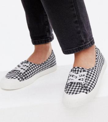 China Fashion Trend Famous Brand Women's Causal Canvas Shoes Trainers Style Simple Slip-On Lazy Shoes For Women for sale