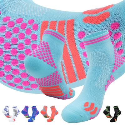 China Regular Mens Outdoor Sports Short Tube Professional Socks Moisture Absorption And Sweat Sweat Removal for sale