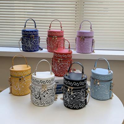 China Fashion Retro Women Bag Cross Body Bucket Bag PU Cashew Flower Print Ladies Handbags for sale