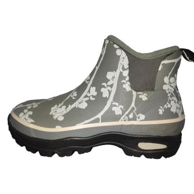 China Fashion Trend Women's Fashion Rubber Rain Boots Waterproof Laceless Sailing Shoes For Ladies for sale