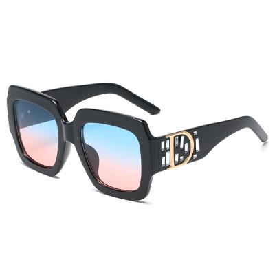 China Square Sunglasses Unisex Rhinestone Letter D Windproof Sunglasses for sale