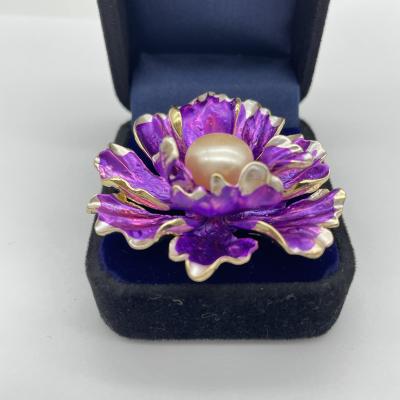 China Fast delivery purple brooch pin for women flowers brooch with pearls for sale