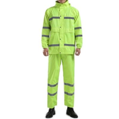 China 100% Taffeta Waterproof Fluorescent Green Rain Jacket And Pants For Men Work Strong PVC-coated Rainproof Suit Waterproof Reflective Raincoat for sale