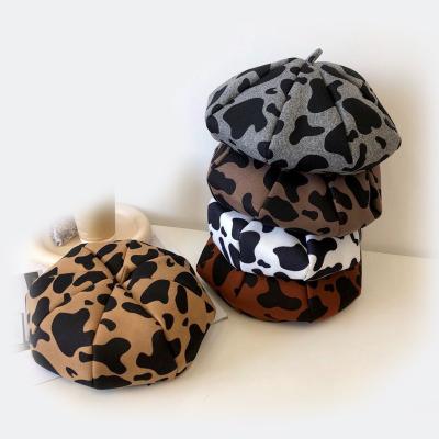 China New Fashion Women's Japanese Beret Hat Leisure Cow Printing Winter Wool Beret Hat Comfortable Retro Beret Hat for sale